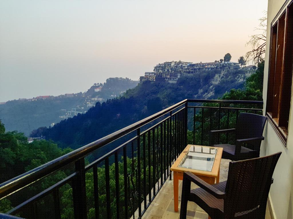 Hotel Oakland Landour Массури Экстерьер фото