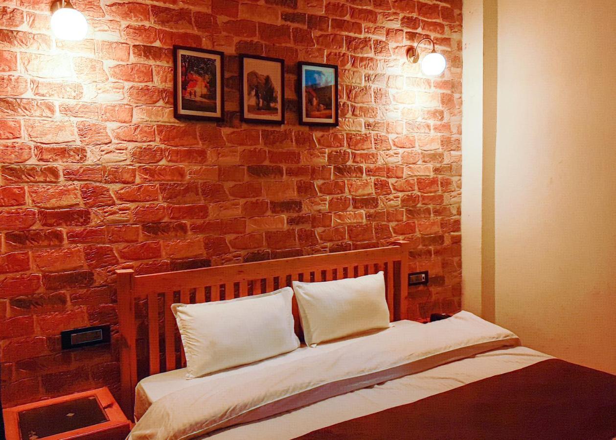 Hotel Oakland Landour Массури Экстерьер фото